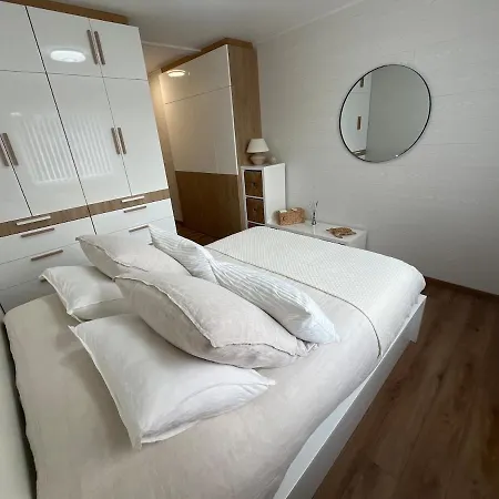 - Golden Triangle Apartmán