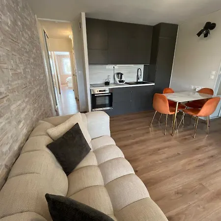 - Golden Triangle Apartmán *